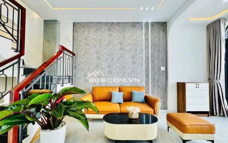 Sắp đi định cư nên cần bán gấp nhà mặt tiền khu dân cư Phong Phú  Quận 8